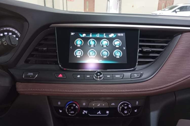 Used Buick GL6 2018 18T 6-Seater Luxury Model Audio And AC Panel