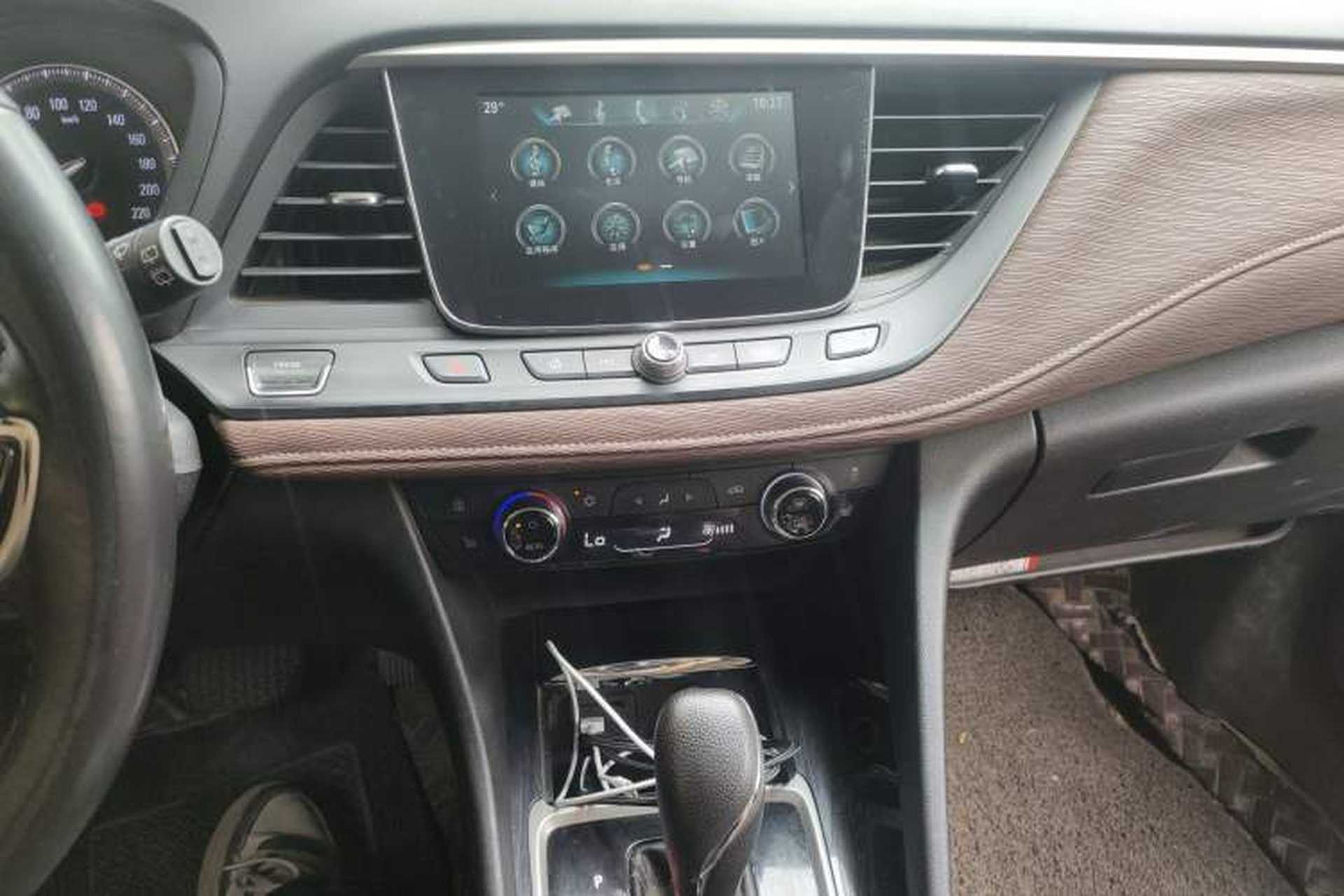 Used Buick GL6 2018 18T 6-Seater Prestige Model Audio And AC Panel