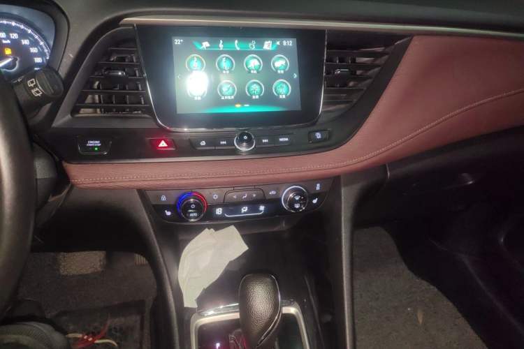 Used Buick GL6 2018 18T 6-Seater Luxury Model Audio And AC Panel