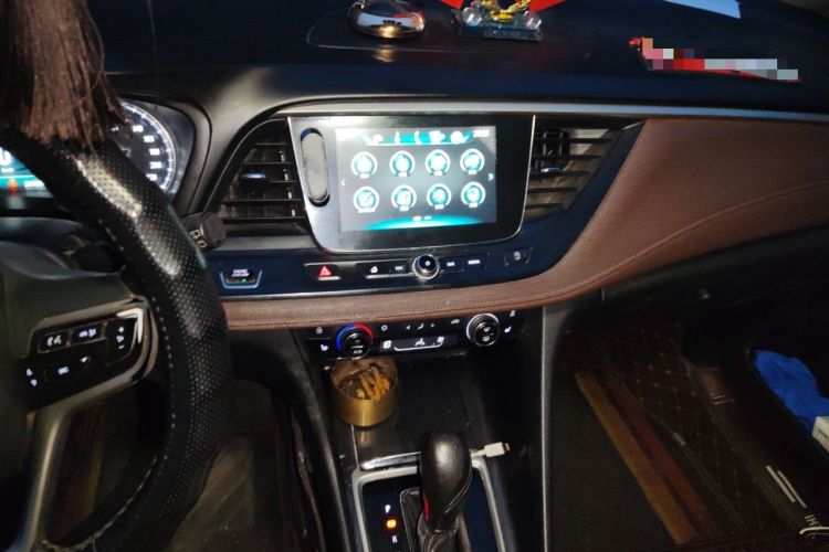 Used Buick GL6 2018 18T 6-Seater Luxury Model Audio And AC Panel