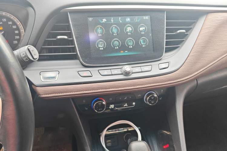 Used Buick GL6 2018 18T 6-Seater Luxury Model Audio And AC Panel