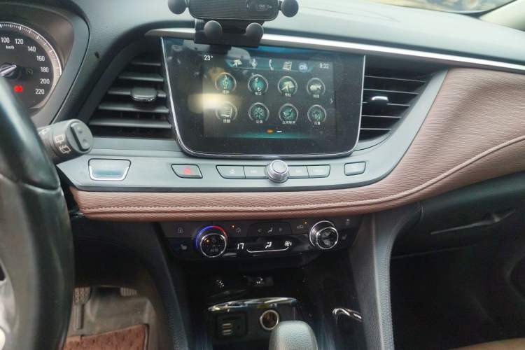 Used Buick GL6 2018 18T 6-Seater Luxury Model Audio And AC Panel