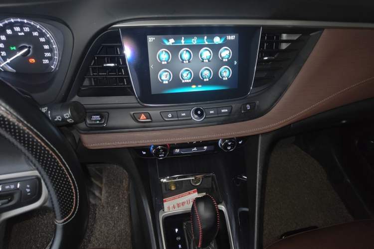 Used Buick GL6 2018 18T 6-Seater Luxury Model Audio And AC Panel