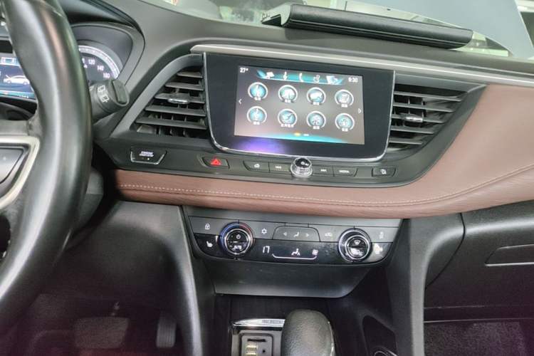 Used Buick GL6 2018 18T 6-Seater Luxury Model Audio And AC Panel