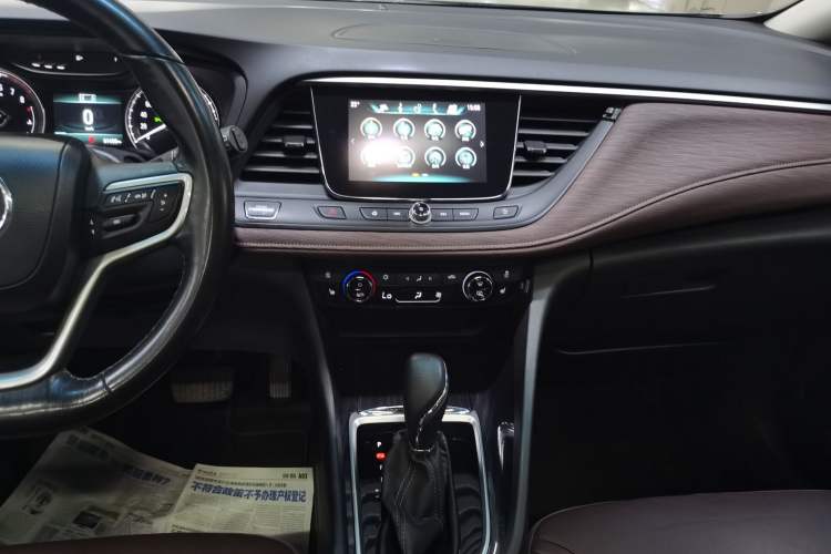 Used Buick GL6 2018 18T 6-Seater Prestige Model Audio And AC Panel
