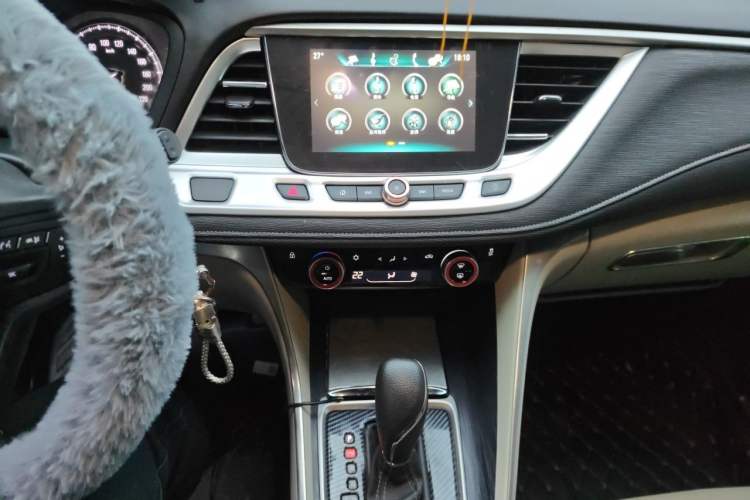 Used Buick GL6 2018 18T 6-Seater Elite Custom Edition Audio And AC Panel