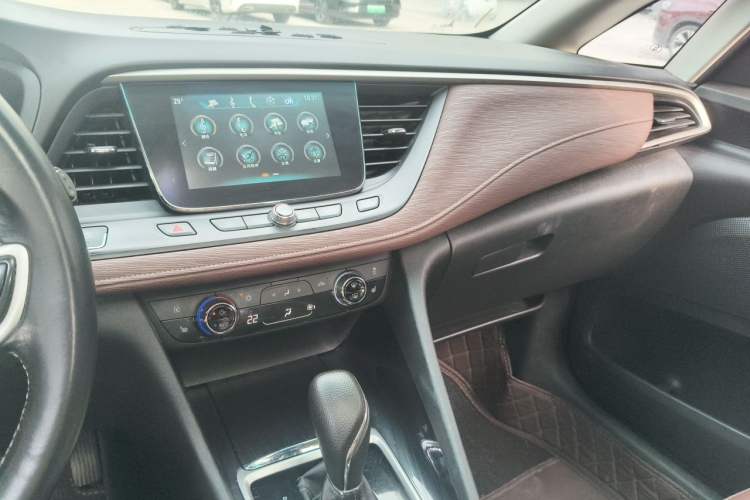 Used Buick GL6 2018 18T 6-Seater Prestige Model Audio And AC Panel
