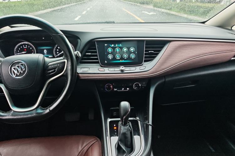 Used Buick GL6 2018 18T 6-Seater Prestige Model Audio And AC Panel
