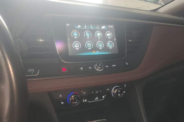 Used Buick GL6 2018 18T 6-Seater Prestige Model Audio And AC Panel