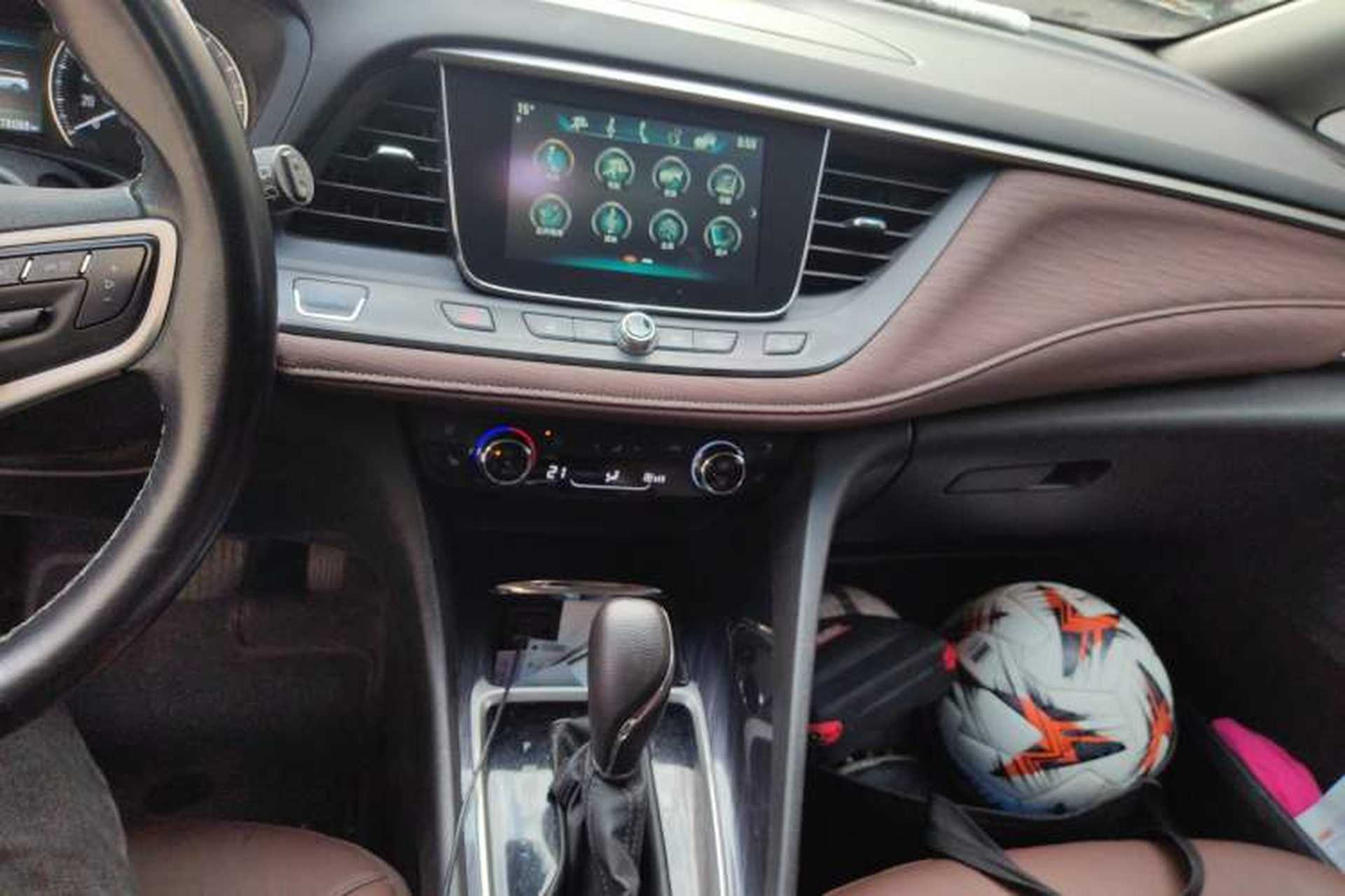 Used Buick GL6 2018 18T 6-Seater Prestige Model Audio And AC Panel