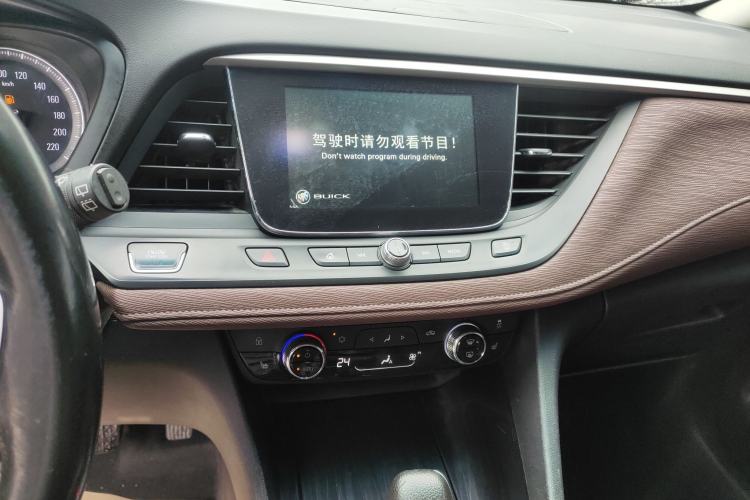 Used Buick GL6 2018 18T 6-Seater Prestige Model Audio And AC Panel