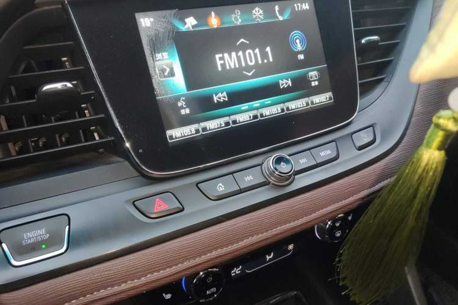 Used Buick GL6 2018 18T 6-Seater Luxury Model Audio And AC Panel