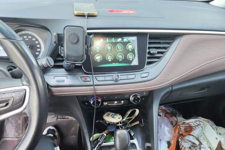 Used Buick GL6 2018 18T 6-Seater Luxury Model Audio And AC Panel