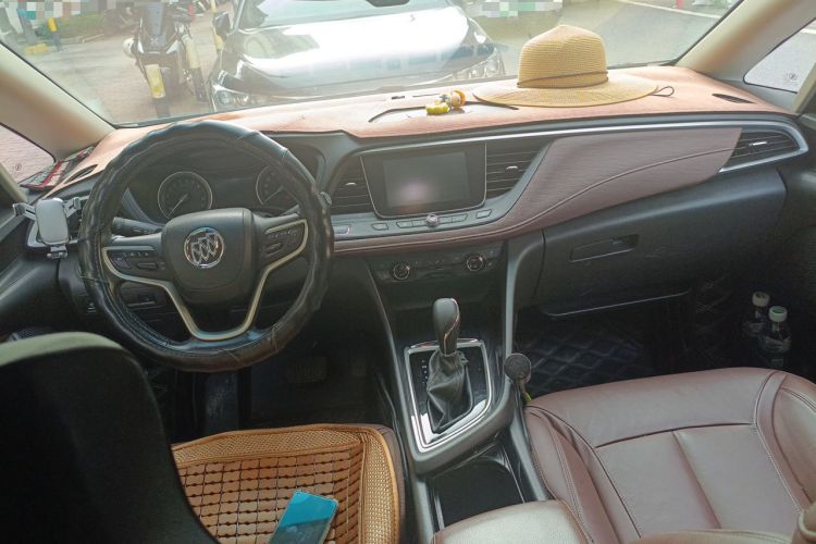 Used Buick GL6 2018 18T 6-Seater Luxury Model Center Console