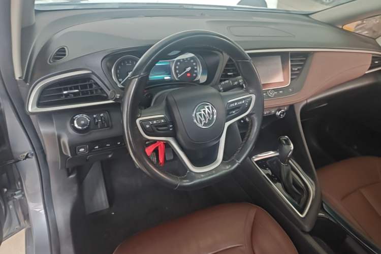 Used Buick GL6 2018 18T 6-Seater Prestige Model Center Console