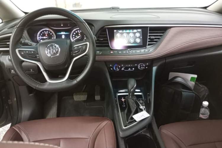 Used Buick GL6 2018 18T 6-Seater Luxury Model Center Console