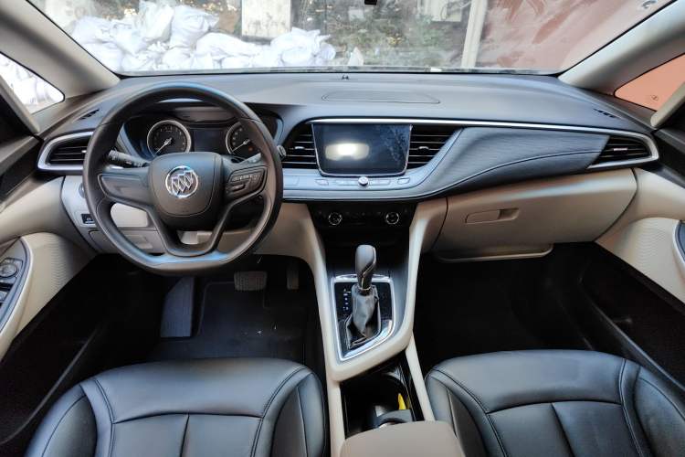 Used Buick GL6 2018 18T 6-Seater Elite Model Center Console