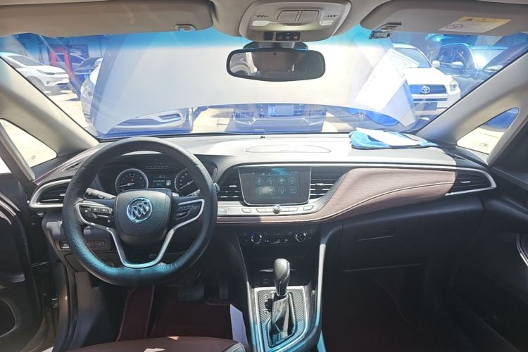 Used Buick GL6 2018 18T 6-Seater Prestige Model Center Console