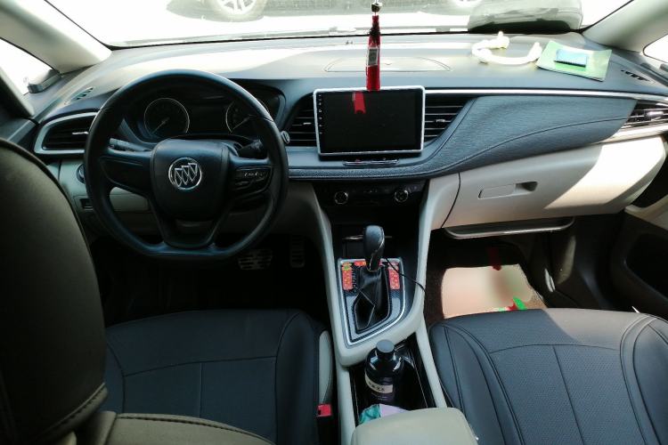 Used Buick GL6 2018 18T 6-Seater Elite Model Center Console