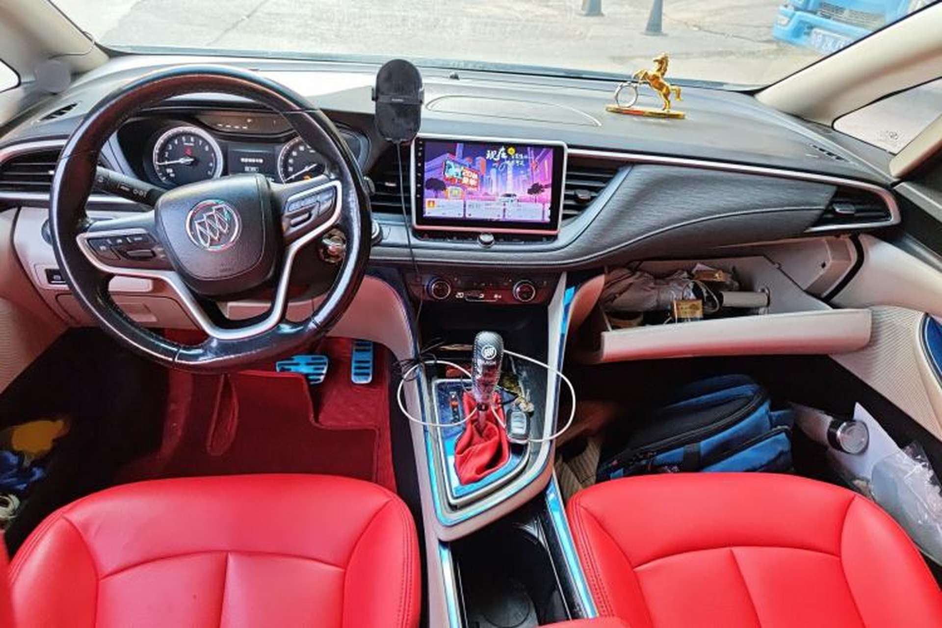 Used Buick GL6 2018 18T 6-Seater Elite Model Center Console