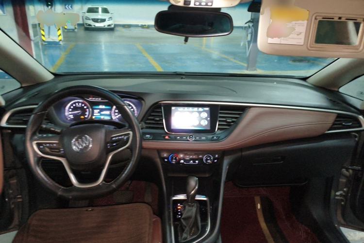 Used Buick GL6 2018 18T 6-Seater Prestige Model Center Console