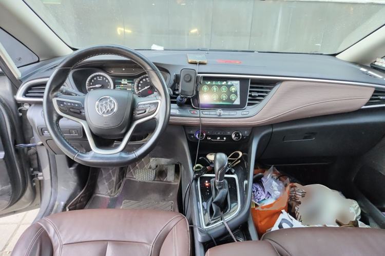 Used Buick GL6 2018 18T 6-Seater Luxury Model Center Console