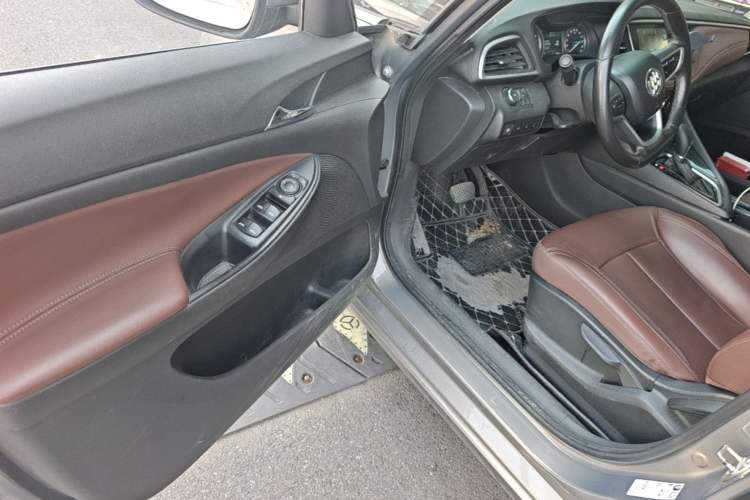 Used Buick GL6 2018 18T 6-Seater Prestige Model Driver Seat
