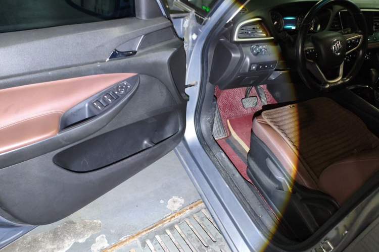 Used Buick GL6 2018 18T 6-Seater Prestige Model Driver Seat