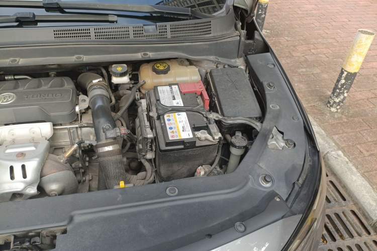 Used Buick GL6 2018 18T 6-Seater Luxury Model Engine Bay Left