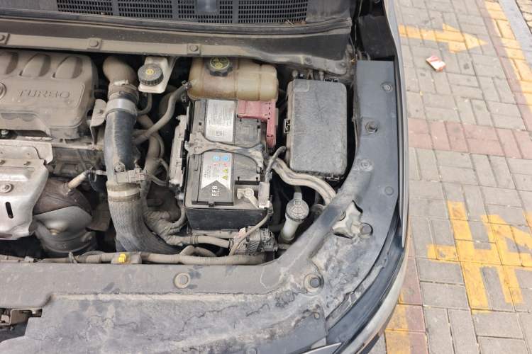 Used Buick GL6 2018 18T 6-Seater Luxury Model Engine Bay Left