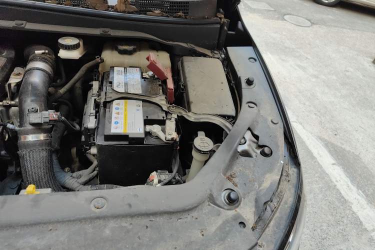 Used Buick GL6 2018 18T 6-Seater Elite Model Engine Bay Left