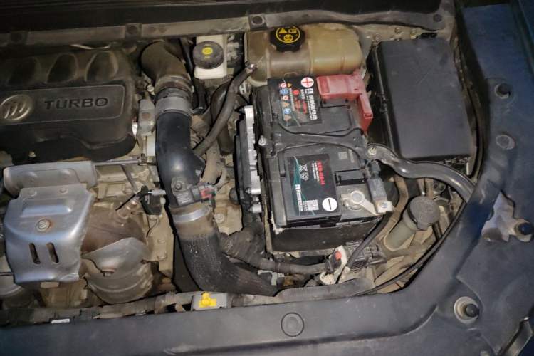 Used Buick GL6 2018 18T 6-Seater Luxury Model Engine Bay Left