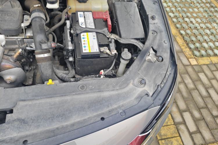 Used Buick GL6 2018 18T 6-Seater Luxury Model Engine Bay Left
