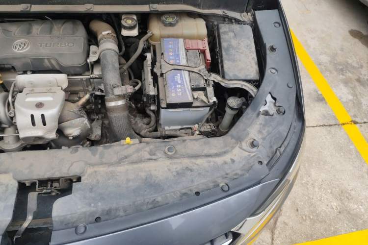 Used Buick GL6 2018 18T 6-Seater Luxury Model Engine Bay Left