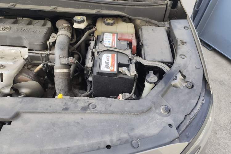 Used Buick GL6 2018 18T 6-Seater Prestige Model Engine Bay Left