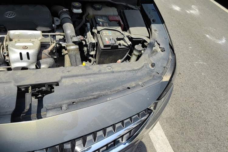 Used Buick GL6 2018 18T 6-Seater Luxury Model Engine Bay Left