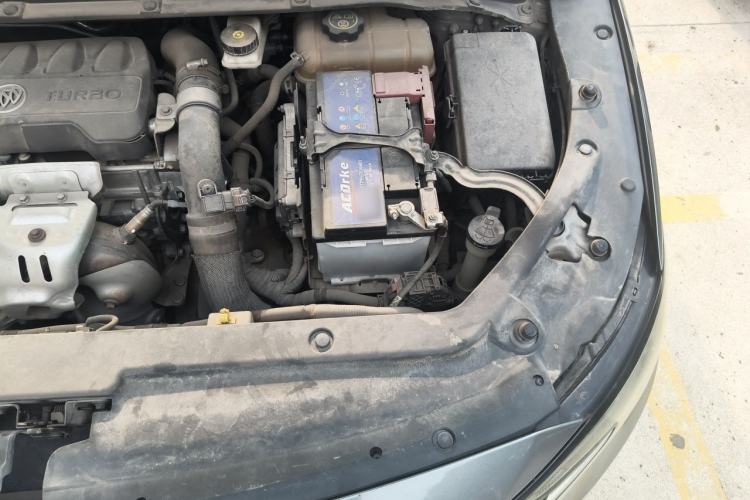Used Buick GL6 2018 18T 6-Seater Prestige Model Engine Bay Left