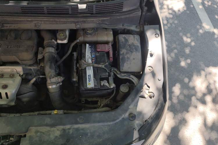 Used Buick GL6 2018 18T 6-Seater Elite Model Engine Bay Left