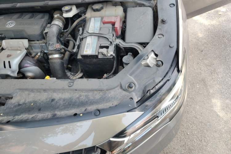 Used Buick GL6 2018 18T 5-seat Luxury Model Engine Bay Left