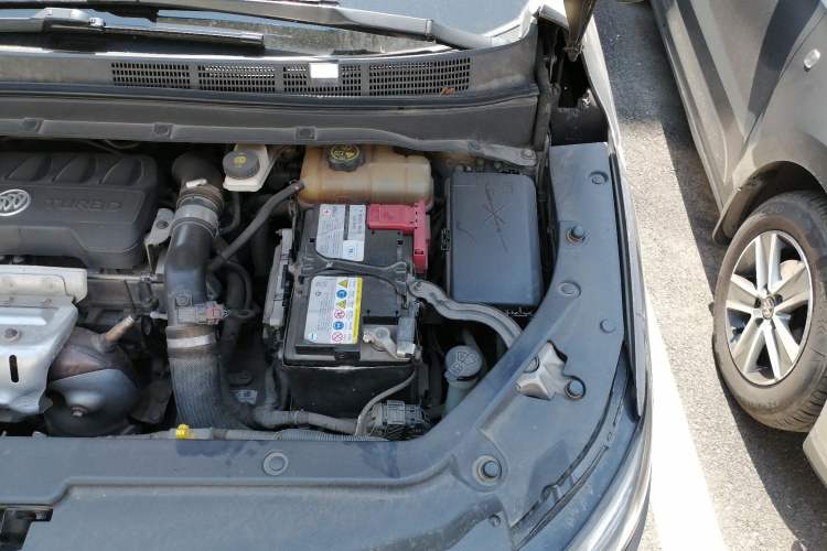 Used Buick GL6 2018 18T 6-Seater Elite Model Engine Bay Left