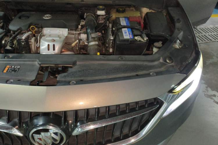 Used Buick GL6 2018 18T 6-Seater Prestige Model Engine Bay Left