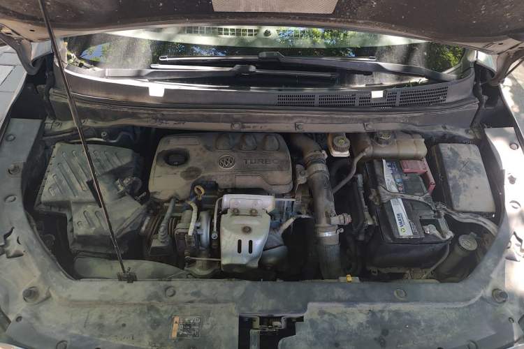 Used Buick GL6 2018 18T 6-Seater Elite Model Engine Bay