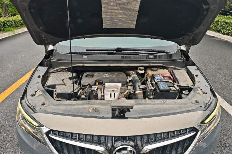 Used Buick GL6 2018 18T 6-Seater Prestige Model Engine Bay