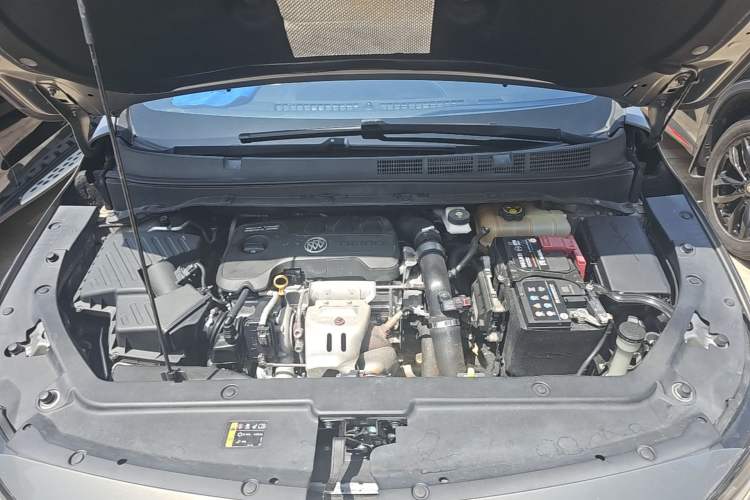 Used Buick GL6 2018 18T 6-Seater Prestige Model Engine Bay