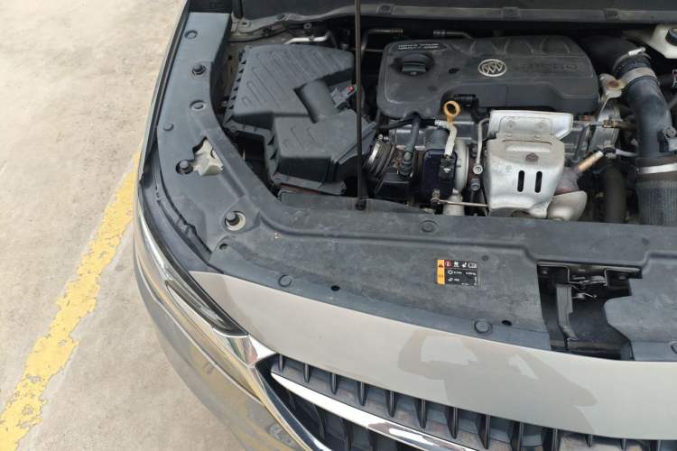 Used Buick GL6 2018 18T 5-seat Luxury Model Engine Bay Right