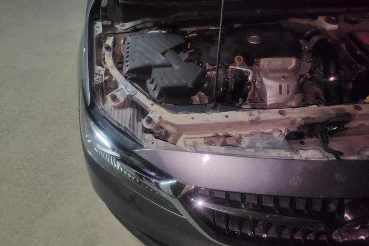 Used Buick GL6 2018 18T 6-Seater Luxury Model Engine Bay Right