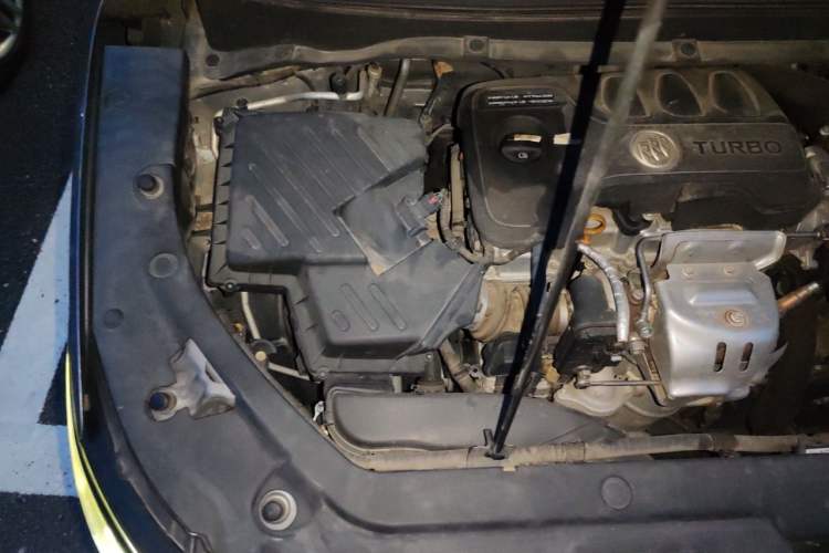 Used Buick GL6 2018 18T 6-Seater Luxury Model Engine Bay Right