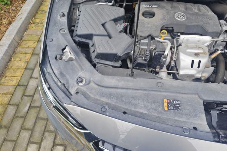 Used Buick GL6 2018 18T 6-Seater Luxury Model Engine Bay Right