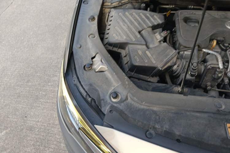Used Buick GL6 2018 18T 5-seat Luxury Model Engine Bay Right
