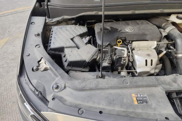 Used Buick GL6 2018 18T 6-Seater Prestige Model Engine Bay Right